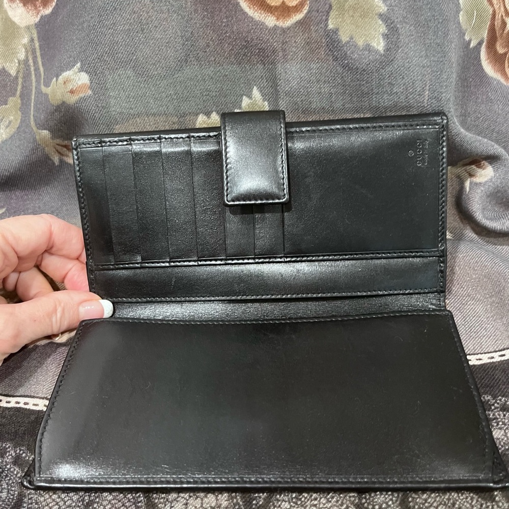Gucci Leather Wallet made in Italy. Edges very good condition.Stamp 112715-2149 - Picture 7 of 14